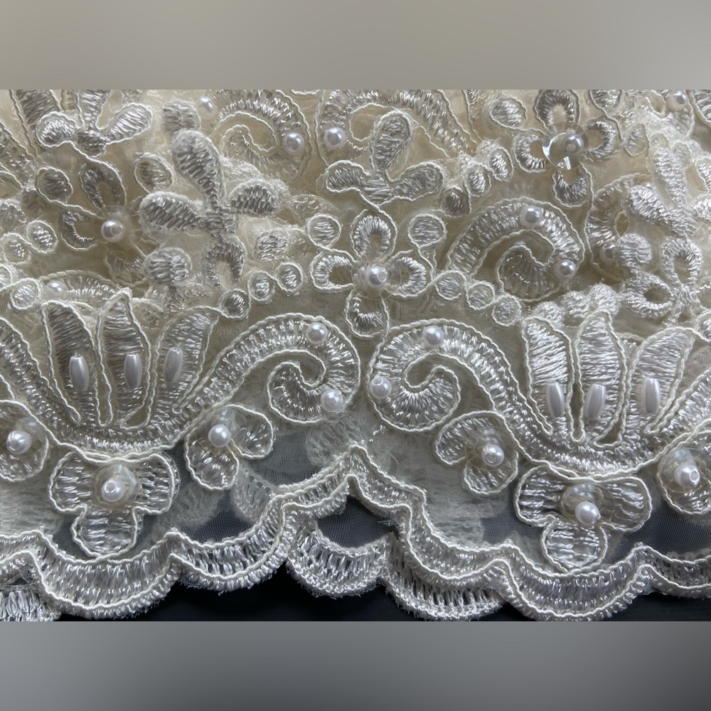 NWOT 7 Yards of Elegant, Almost White Lace Trim/Fabric w/Beads & Floral Stitch - Picture 2 of 16